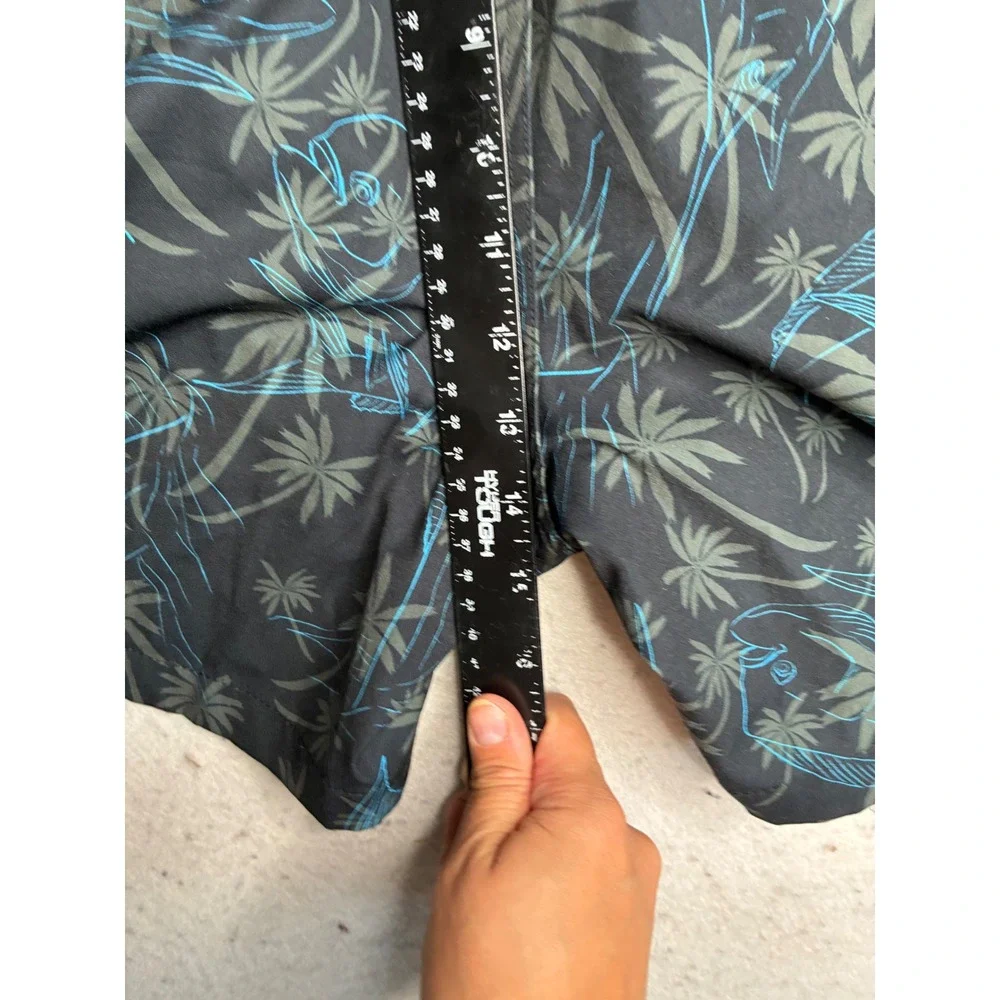 Huk Performance Fishing Shorts Mens Large Black Teal Tropical Palm Fish Print